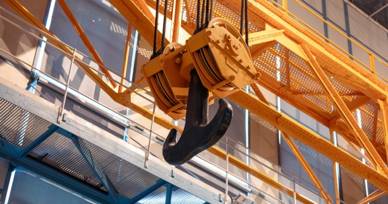 Hur Dematek optimerar lyftutrustning och traverssystem för modern industri
